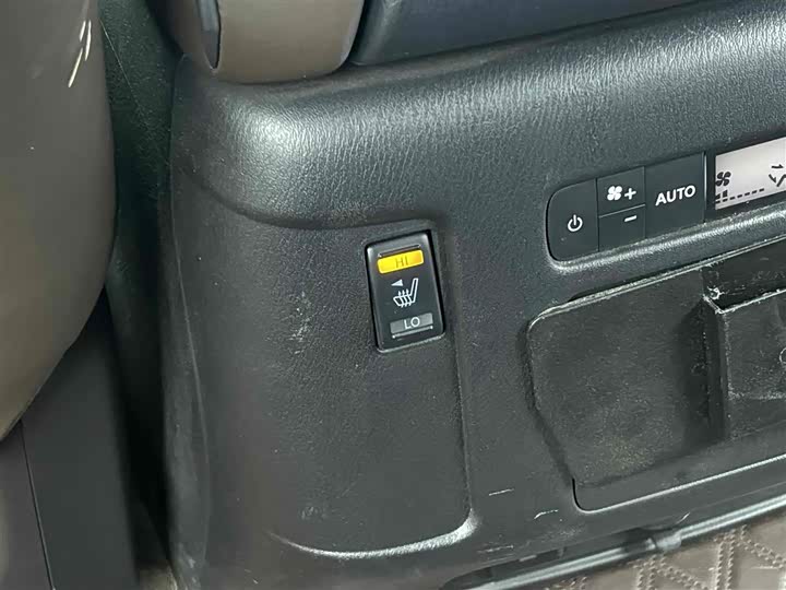 Nissan Armada 2023 2023款 ARMADA 5.6L 无敌舰队旗舰版