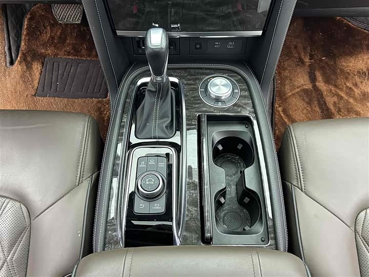 Nissan Armada 2023 2023款 ARMADA 5.6L 无敌舰队旗舰版