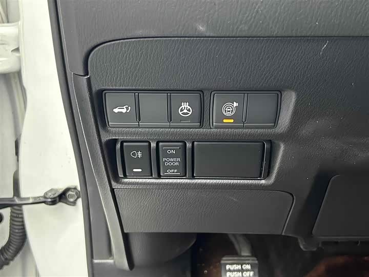 Nissan Armada 2023 2023款 ARMADA 5.6L 无敌舰队旗舰版