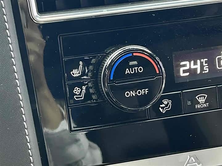 Nissan Armada 2023 2023款 ARMADA 5.6L 无敌舰队旗舰版