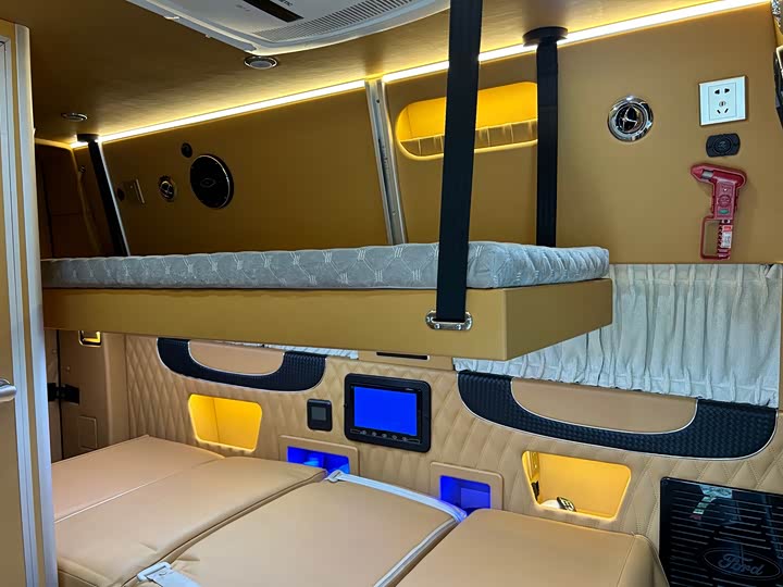 Ford Transit 2021 2021款 2.0T汽油自动高级营运商旅型中轴中顶7座国VI