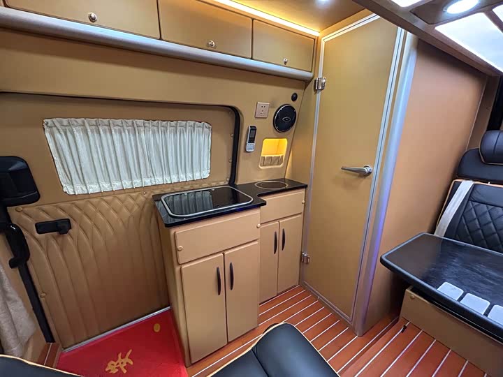 Ford Transit 2021 2021款 2.0T汽油自动高级营运商旅型中轴中顶7座国VI