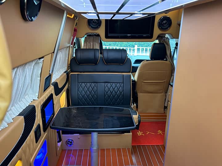 Ford Transit 2021 2021款 2.0T汽油自动高级营运商旅型中轴中顶7座国VI