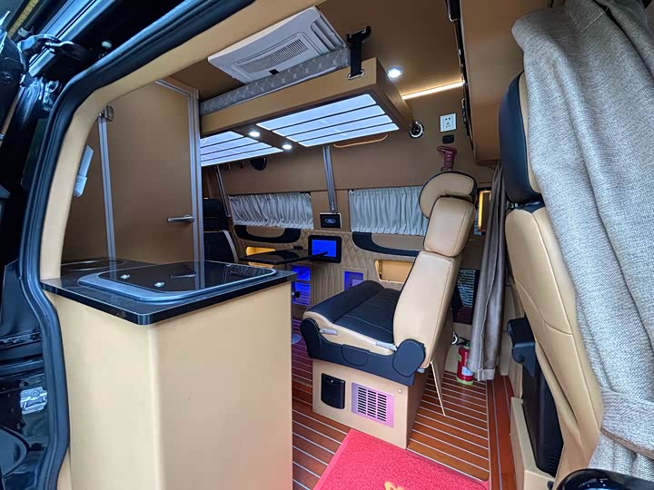 Ford Transit 2021 2021款 2.0T汽油自动高级营运商旅型中轴中顶7座国VI