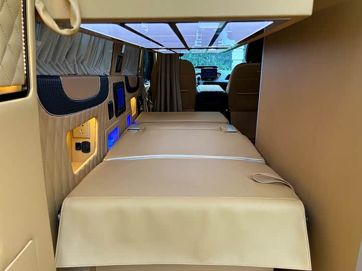 Ford Transit 2021 2021款 2.0T汽油自动高级营运商旅型中轴中顶7座国VI