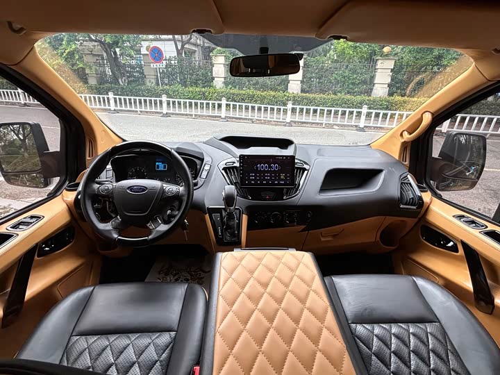 Ford Transit 2021 2021款 2.0T汽油自动高级营运商旅型中轴中顶7座国VI