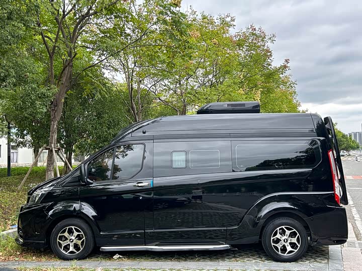 Ford Transit 2021 2021款 2.0T汽油自动高级营运商旅型中轴中顶7座国VI