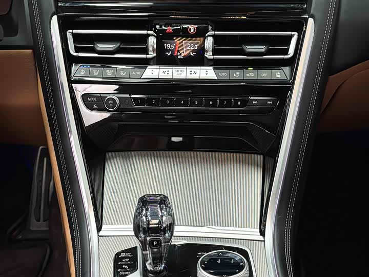 BMW 8 Series 2022 2022款 840i xDrive 四门轿跑车 M运动套装