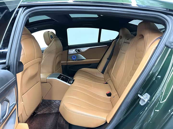 BMW 8 Series 2022 2022款 840i xDrive 四门轿跑车 M运动套装