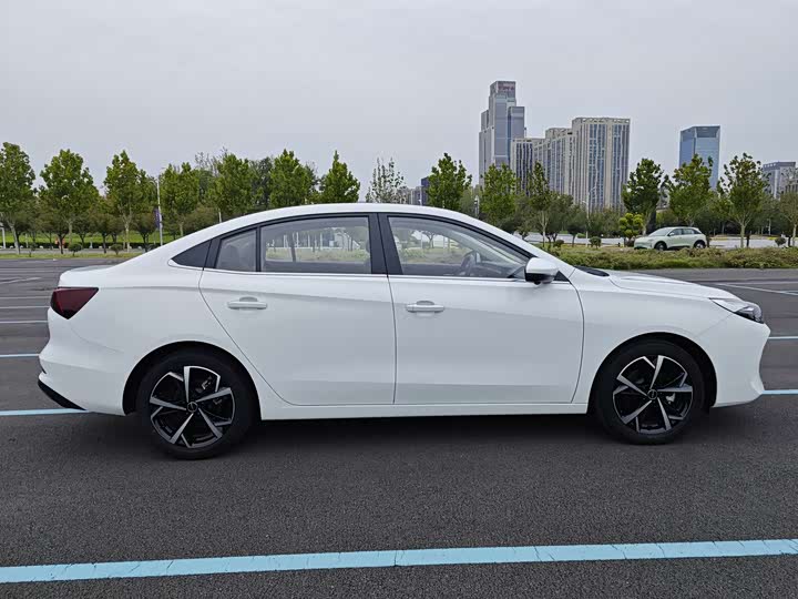 Roewe i5 2024 2024款 1.5L CVT尊荣版