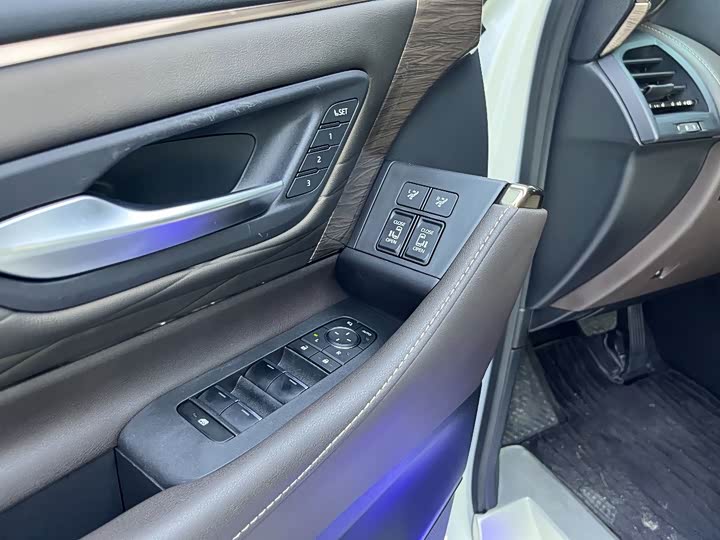 Toyota Alphard 2024 2024款 双擎 2.5L 尊贵版