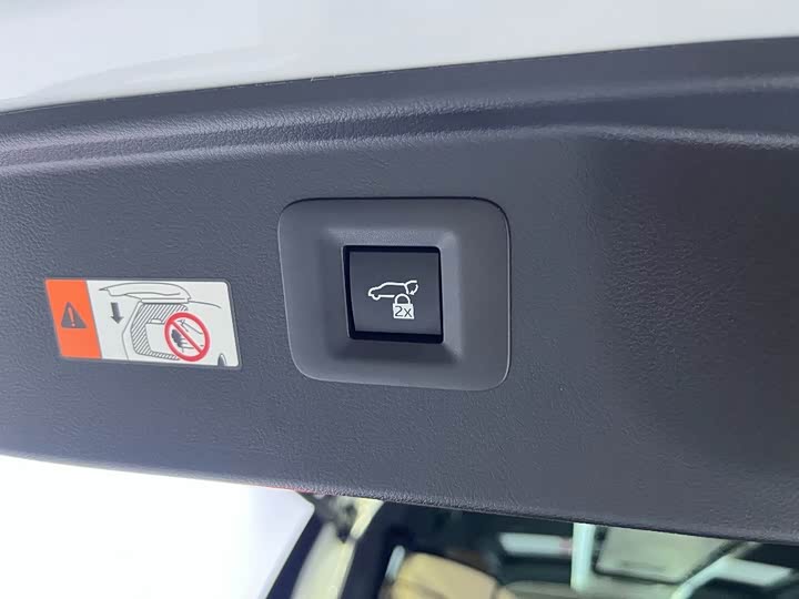 Toyota Alphard 2024 2024款 双擎 2.5L 尊贵版