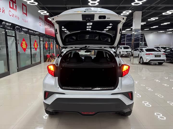 Toyota C-HR 2022 2022款 2.0L 领先版