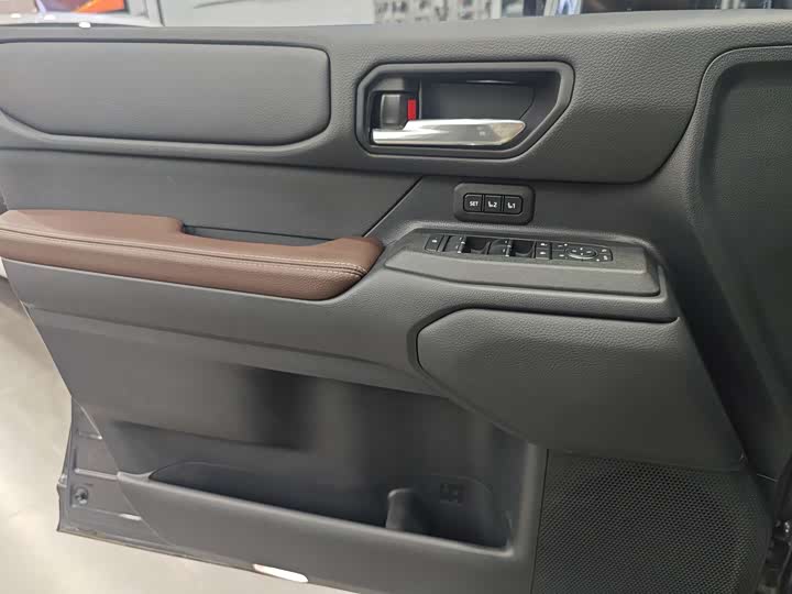 Toyota Prado 2024 2024款 2.4T 悍野WX版 6座