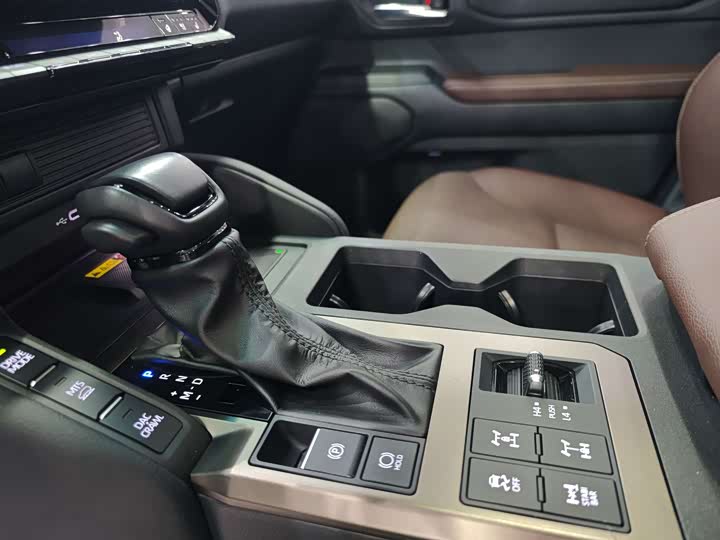 Toyota Prado 2024 2024款 2.4T 悍野WX版 6座