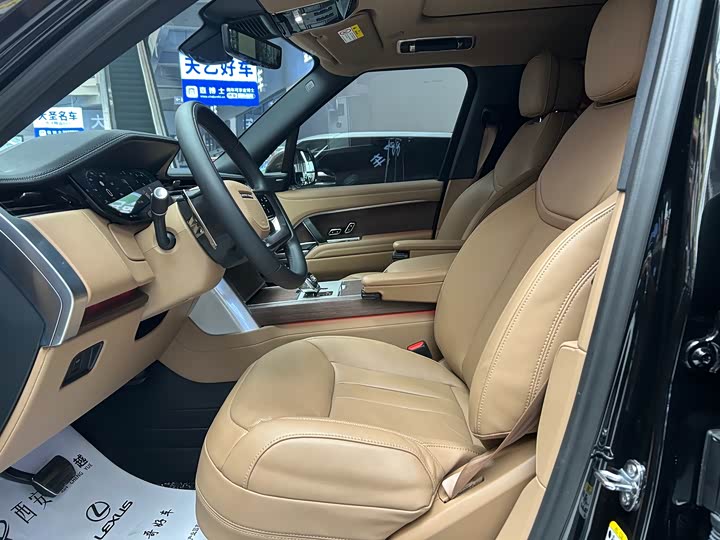 Land Rover Range Rover 2025 2025款 3.0 L6 400PS 盛世加长版 七座