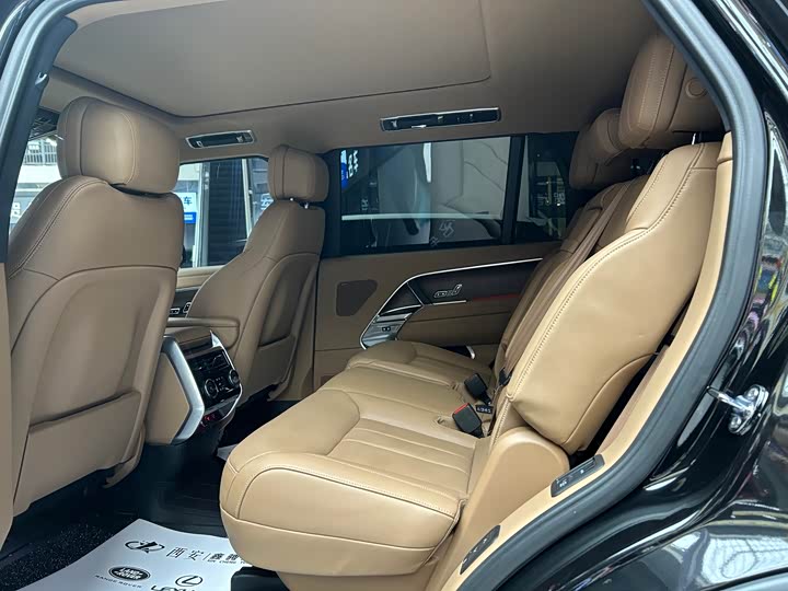 Land Rover Range Rover 2025 2025款 3.0 L6 400PS 盛世加长版 七座