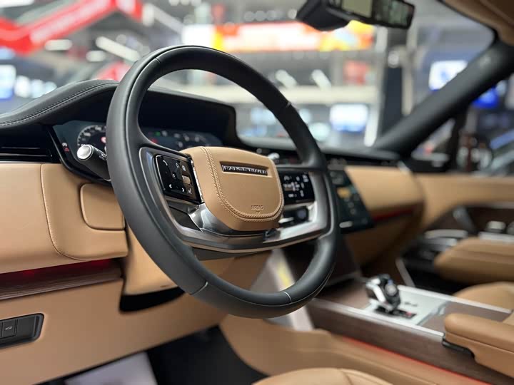 Land Rover Range Rover 2025 2025款 3.0 L6 400PS 盛世加长版 七座