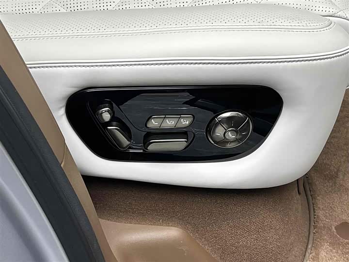 BYD Yangwang U8 2023 2023款 豪华版