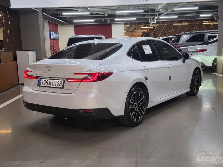 Toyota Camry 2024 2.5 XLE Hybrid