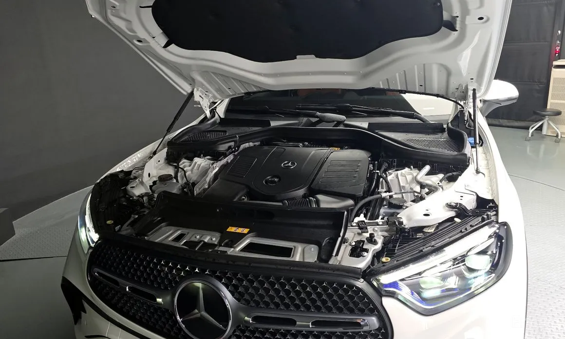 Mercedes-Benz GLC-Class 2023 GLC300 4MATIC AMG Line