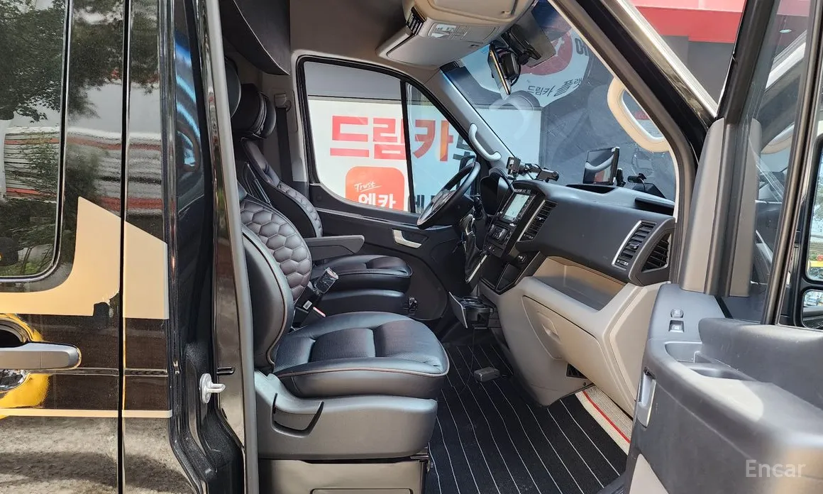 Hyundai Solati 2015 15-seater