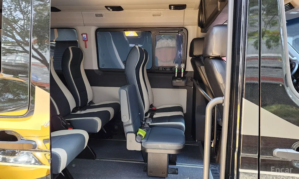 Hyundai Solati 2015 15-seater