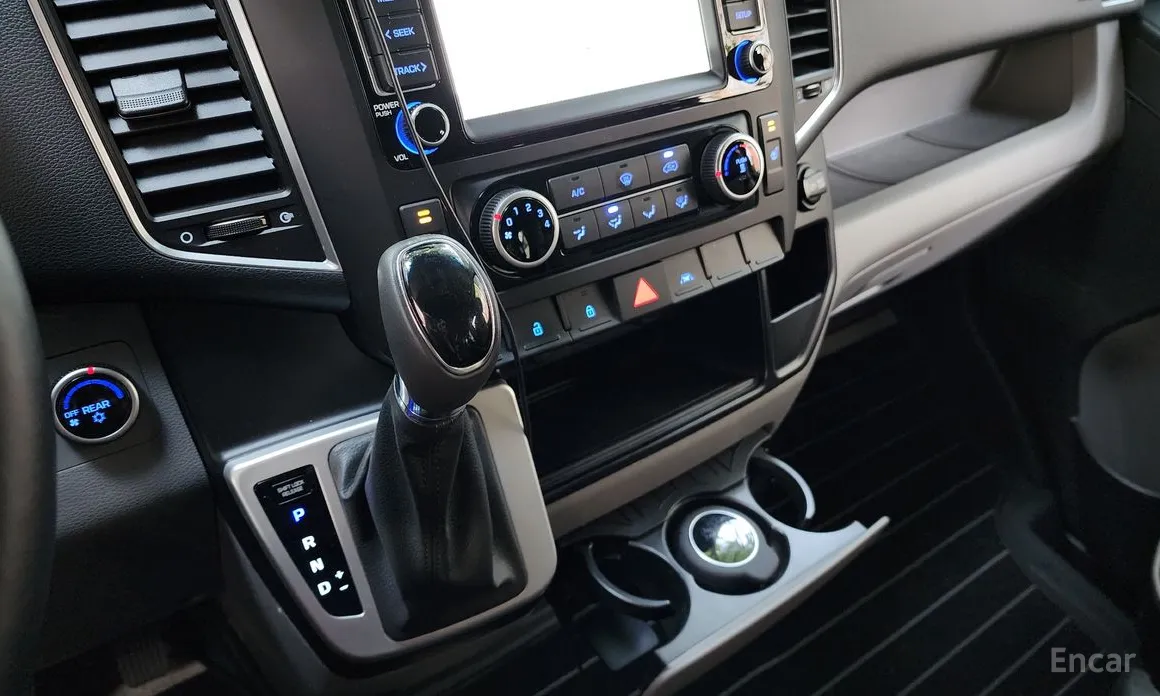 Hyundai Solati 2015 15-seater