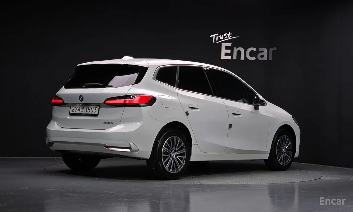 BMW 2 Series 2022 220i Luxury