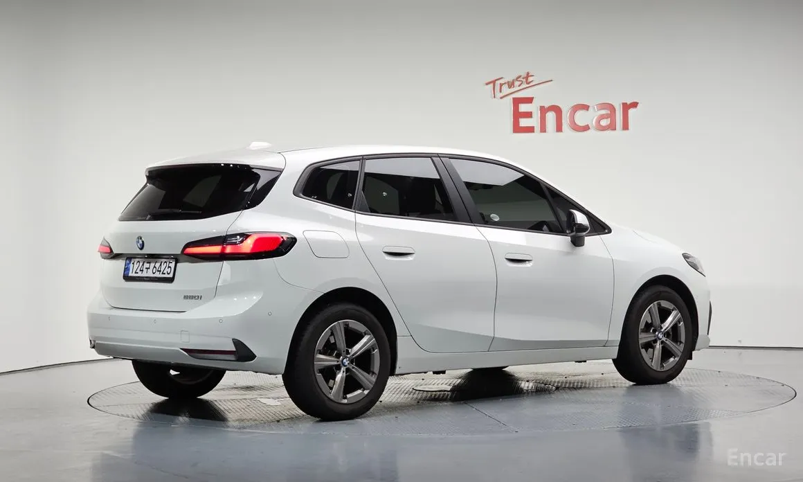 BMW 2 Series 2022 220i Advantage