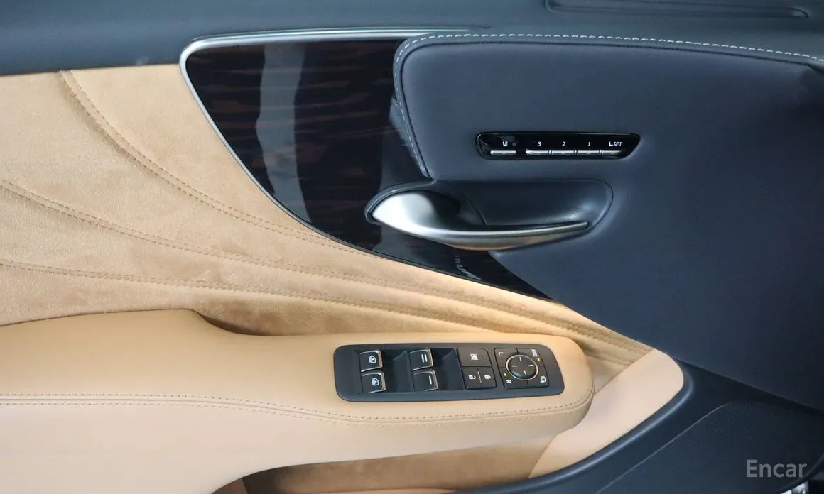 Lexus LS 2018 3.5 Luxury AWD