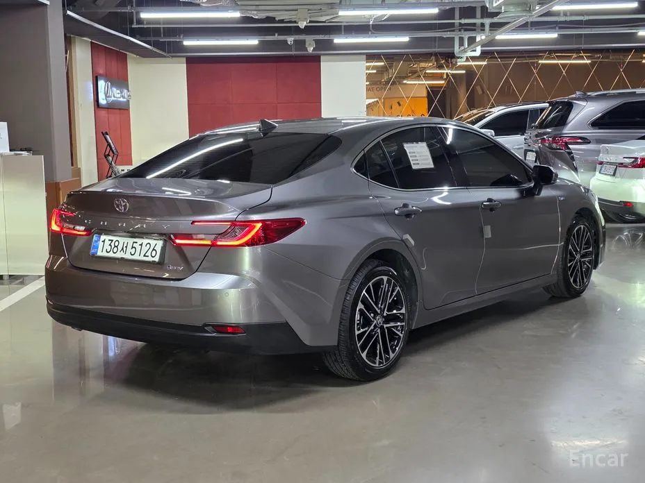 Toyota Camry 2024 2.5 XLE Hybrid