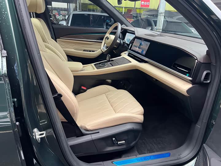 Geely Monjaro 2025 2025款 东方曜 2.0TD 自动四驱望月版