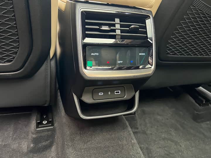 Geely Monjaro 2025 2025款 东方曜 2.0TD 自动四驱望月版