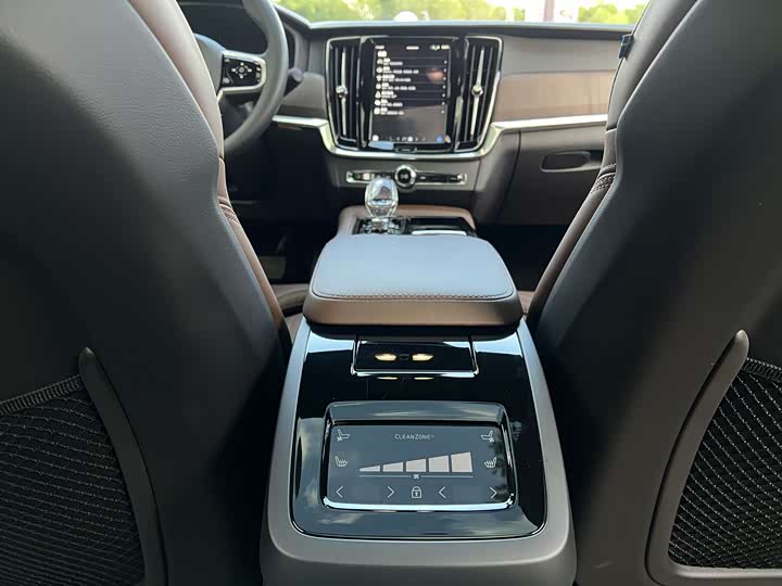 Volvo S90 Hybrid 2024 2024款 插电式混动 四驱长续航智雅豪华版