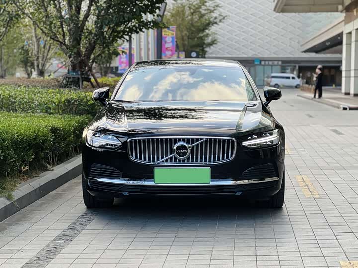 Volvo S90 Hybrid 2024 2024款 插电式混动 四驱长续航智雅豪华版