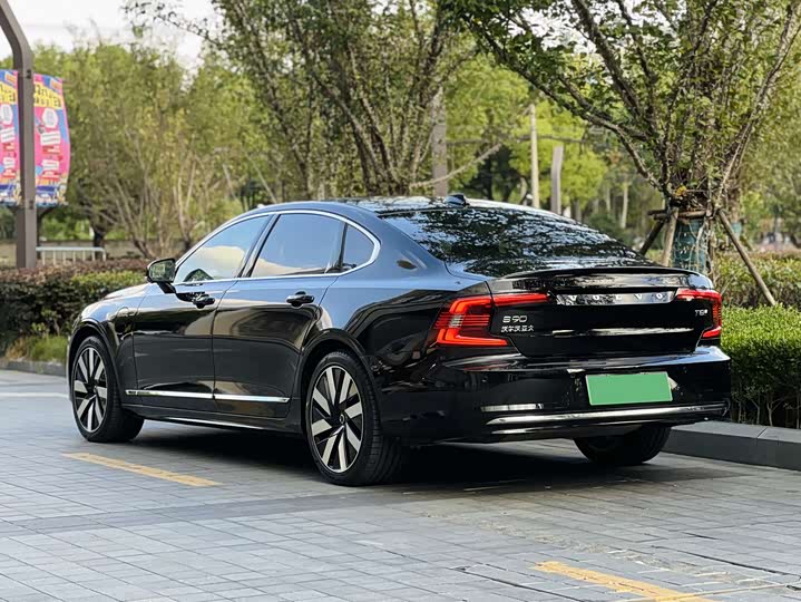 Volvo S90 Hybrid 2024 2024款 插电式混动 四驱长续航智雅豪华版