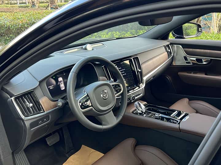 Volvo S90 Hybrid 2024 2024款 插电式混动 四驱长续航智雅豪华版