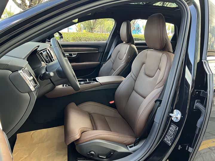 Volvo S90 Hybrid 2024 2024款 插电式混动 四驱长续航智雅豪华版