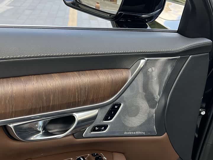 Volvo S90 Hybrid 2024 2024款 插电式混动 四驱长续航智雅豪华版