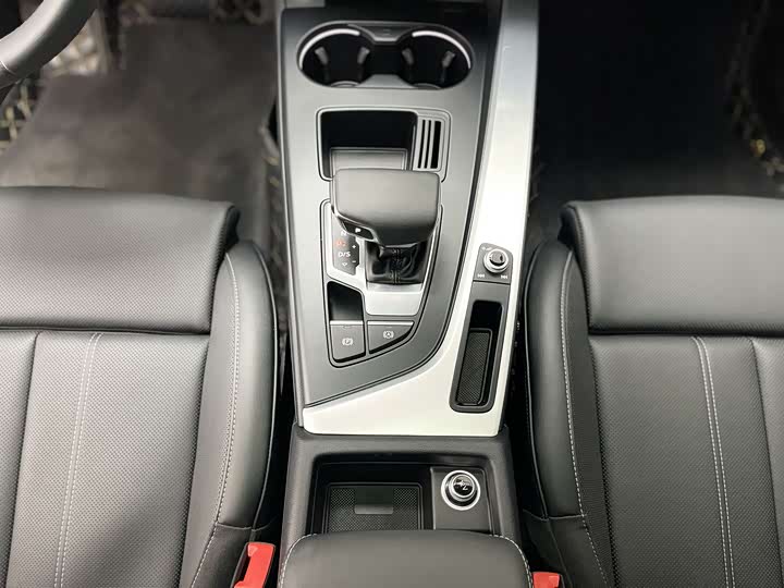 Audi A4L 2024 2024款 40 TFSI 时尚动感型