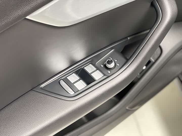 Audi A4L 2024 2024款 40 TFSI 时尚动感型