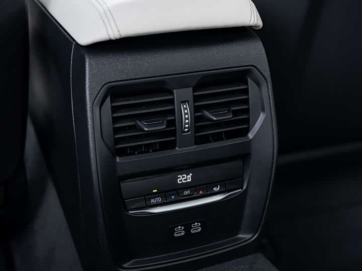 BMW M3 2024 2024款 M3四门轿车 雷霆版