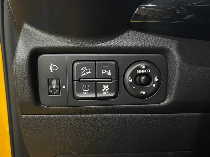 Kia KX1 2021 2021款 1.4L CVT趣享天窗款