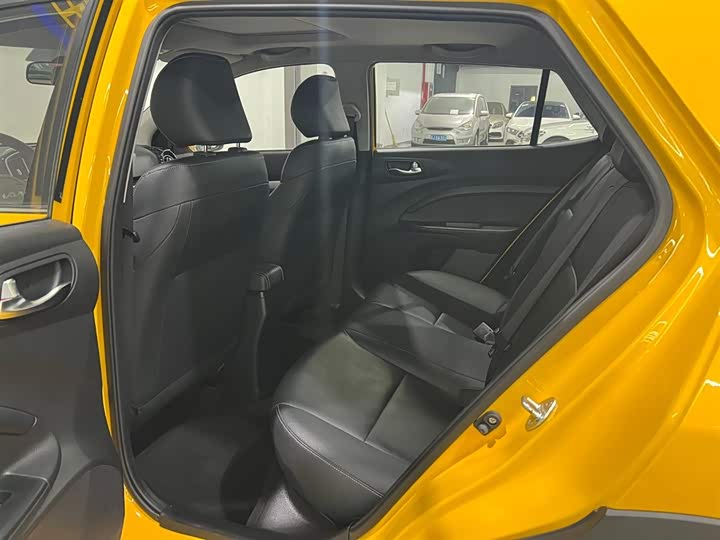 Kia KX1 2021 2021款 1.4L CVT趣享天窗款