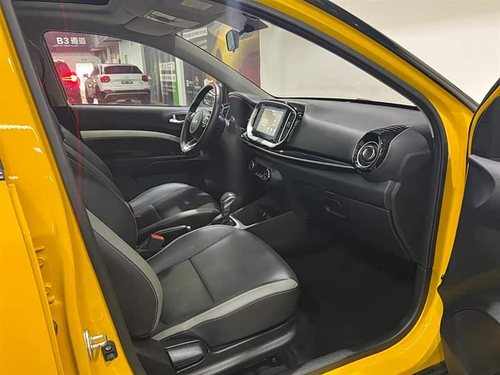 Kia KX1 2021 2021款 1.4L CVT趣享天窗款