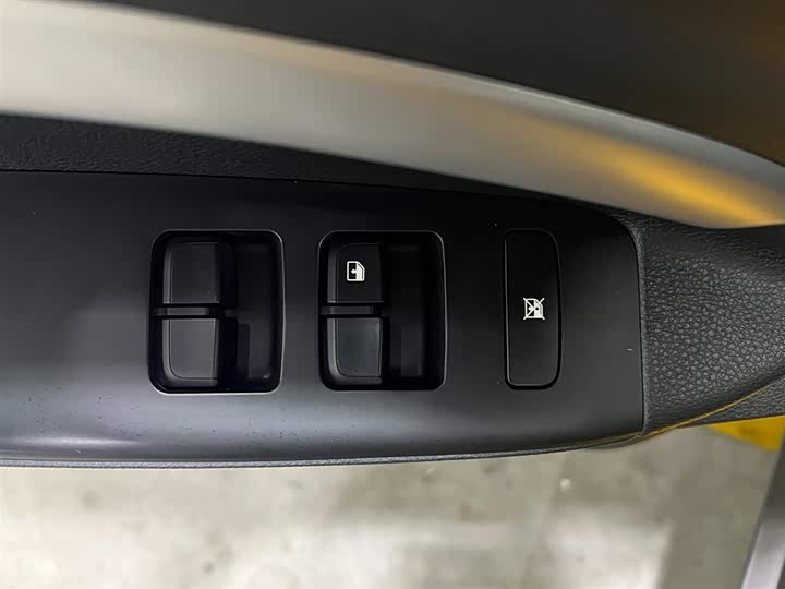 Kia KX1 2021 2021款 1.4L CVT趣享天窗款