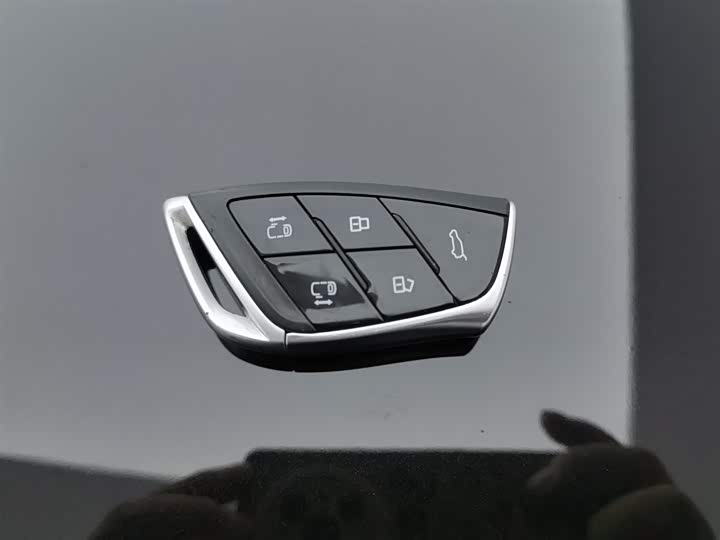 Maxus Mifa 7 2024 2024款 605km 高山加长续航版 六座