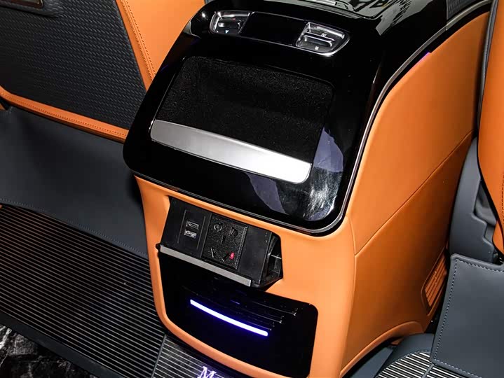 Mercedes-Benz Vito 2024 2024款 2.0T 精英版 7座