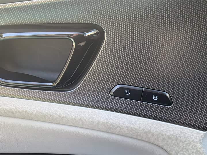 Kia Sportage 2023 2023款 2.0L HEV 两驱旗舰版